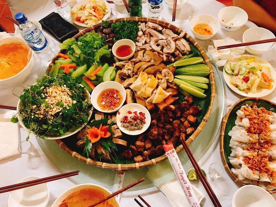 Mixed tray of many dishes