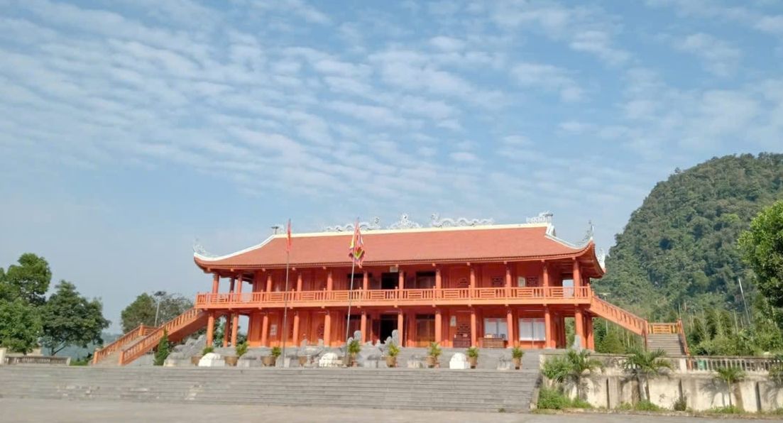 Di tích lịch sử văn hóa Đền Chín Gian