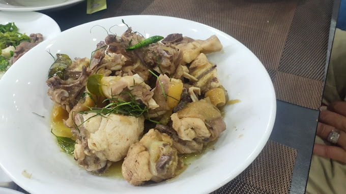 Gà kho lá chanh