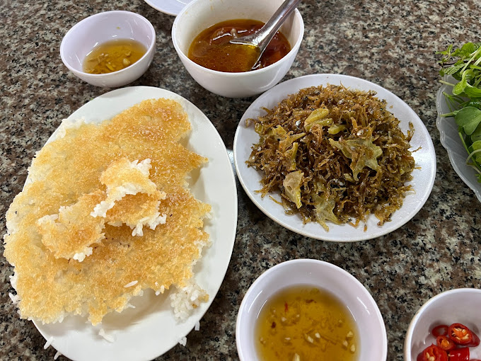 Cơm cháy, cá khô