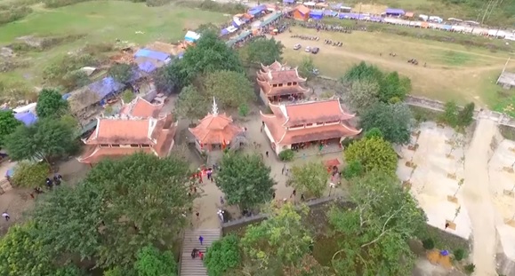 Cầm Bá Thước and Lady of the Upper Forests Temples