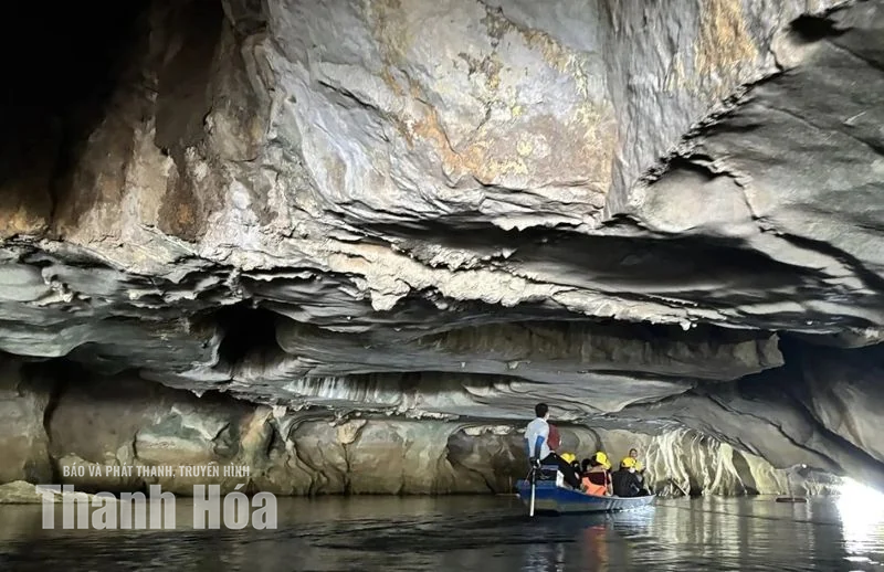 Chạm vào thế giới trong “lòng đất”